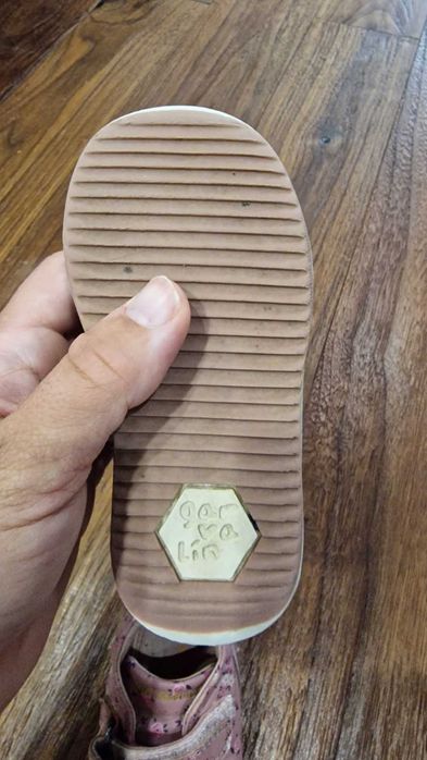 Ботуши, кожа 22 номер,Garvalin / Biomecanics.
Още снимки в коментарите