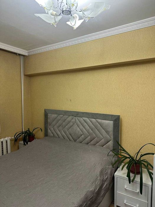 Uchtepa 22-kvartal, 4 xona, 3-qavat, g'ishtli uy, remonti bor