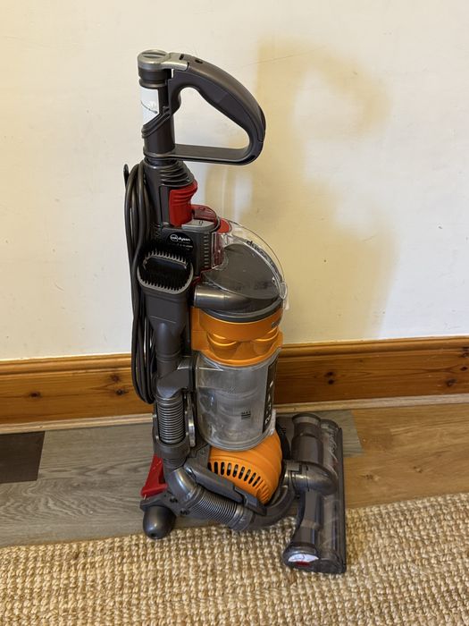 Dyson DC24 Aspirator Cu Perie