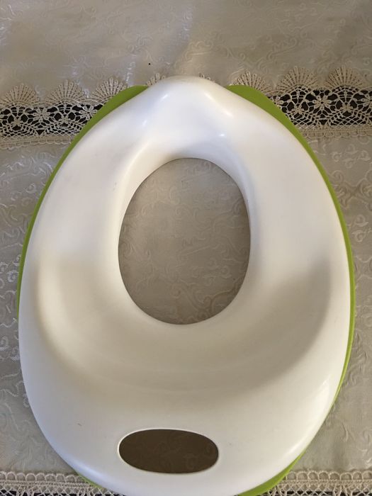 Дополнительная часть для маленьких детей на унитаз