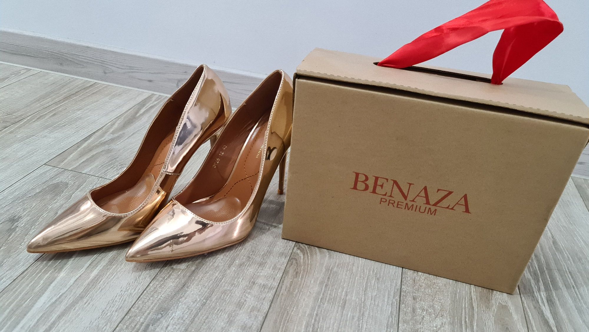 Pantofi aurii Benaza măsura 40