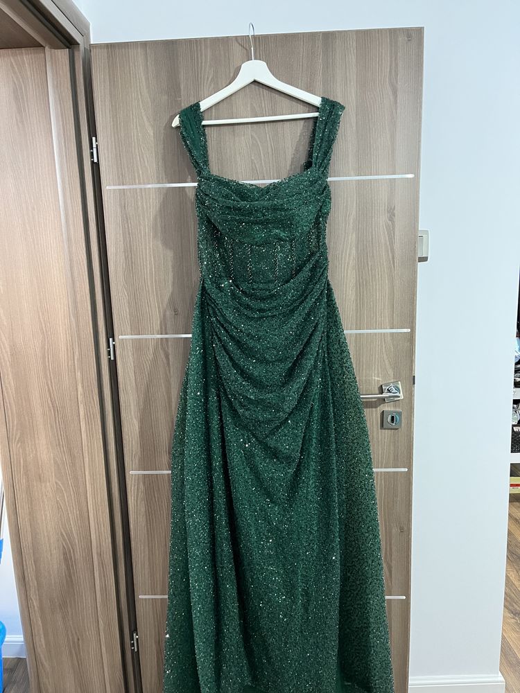 Rochie de seara Donatella model deosebit Smarald unicat cu trenă