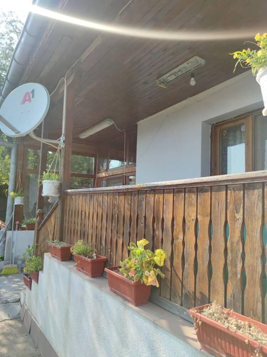 Къща с двор в с. Маринка