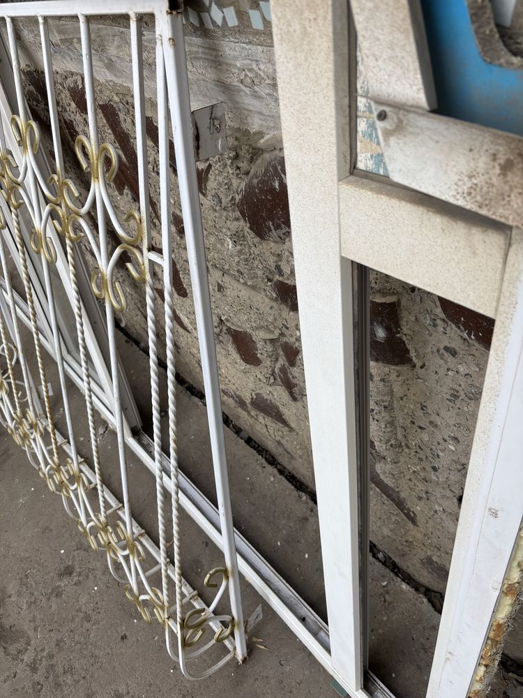 Продам железную решетку на окно