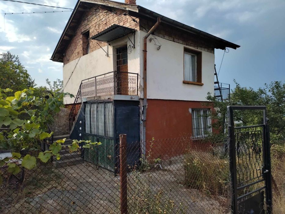 Двуетажна къща Яз . Искър Щъркелово гнездо