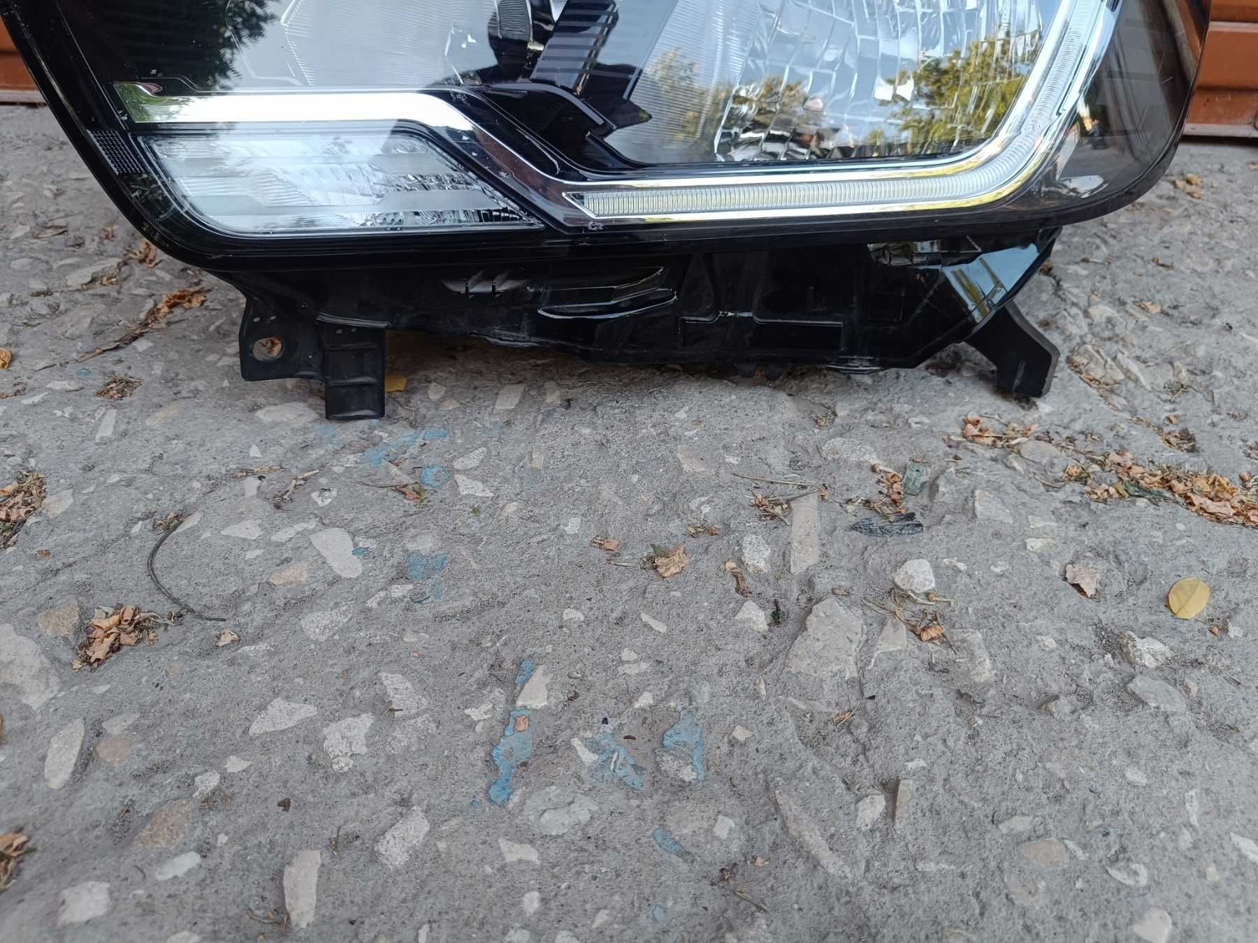 Продавам ляв фар за Renault Kangoo 3 2021+