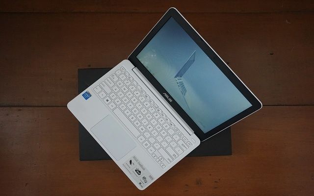 Laptop Asus EeeBook X205TA