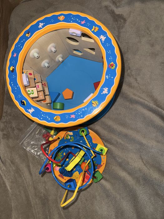 Дидактически Монтесори дървен куб с осем игри