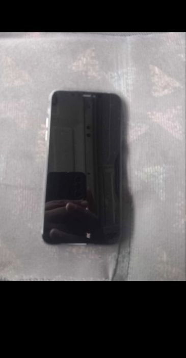 Vand iphone 11 bateria 100 telefonul are urme de uzura