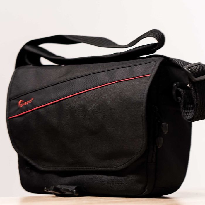 Vand obiectiv Canon EF 50mm f/1.4 USM si blitz Canon Speedlite 580EX