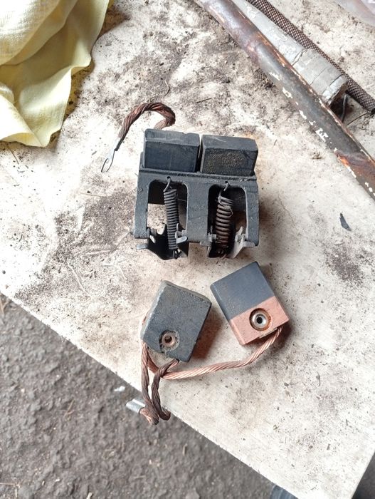 Продам меднографитывые щетки