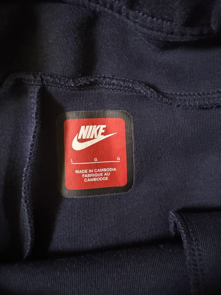 Продавам Nike Tech Fleece ново