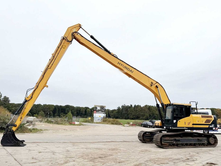 Экскаватор с длинной стрелой Hyundai HX300LR