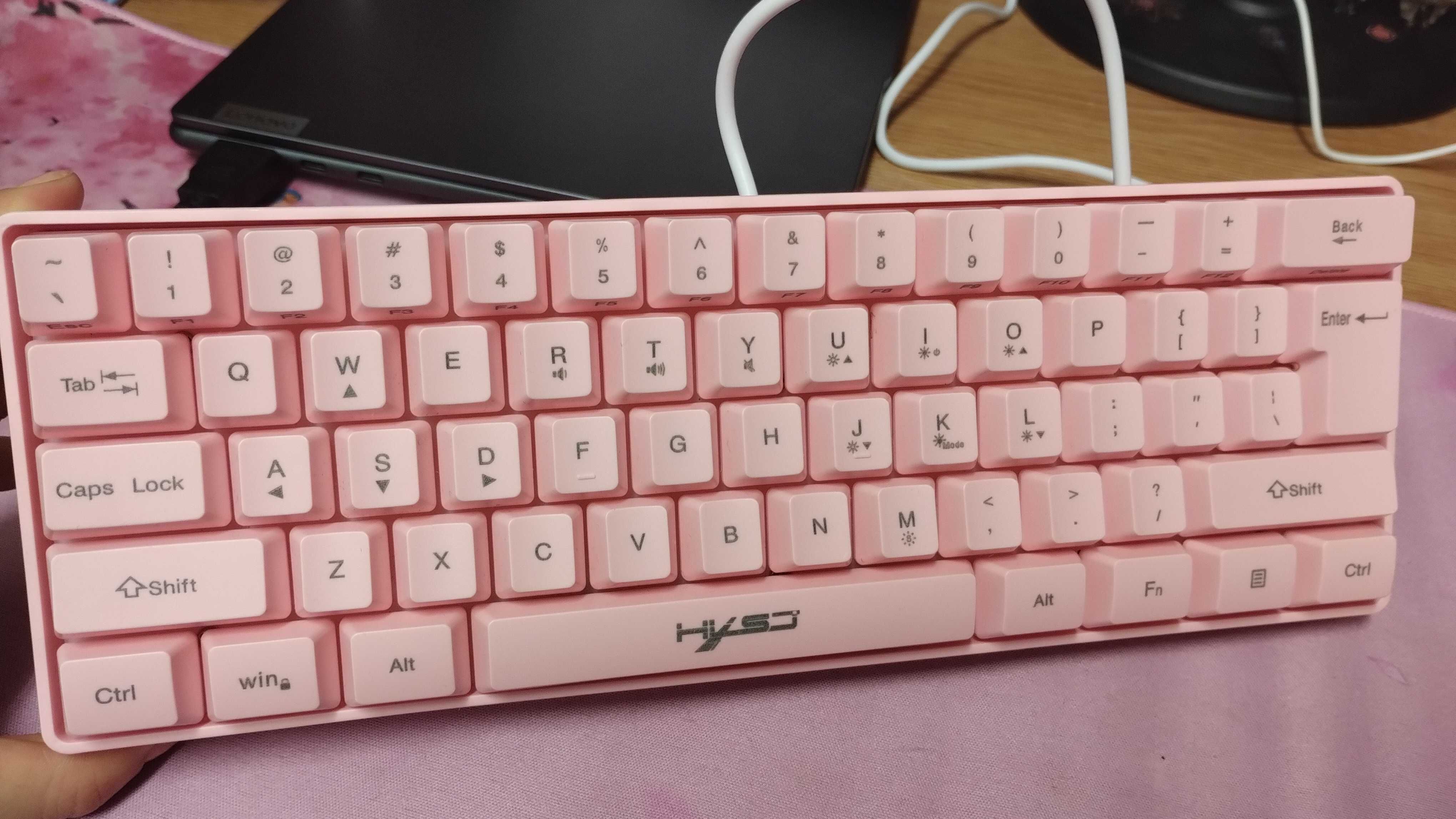 Tastatura gaming, roz
