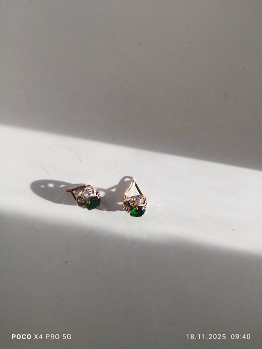 Продам серьги золотые