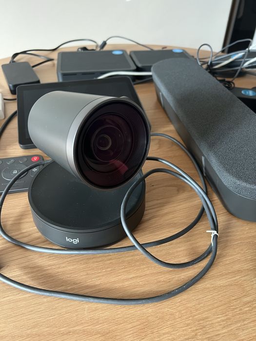 Logitech Rally Ultra HD - пълен комплект