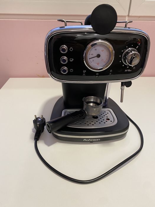 Кафе машина за еспресо с функция за запарване на мляко