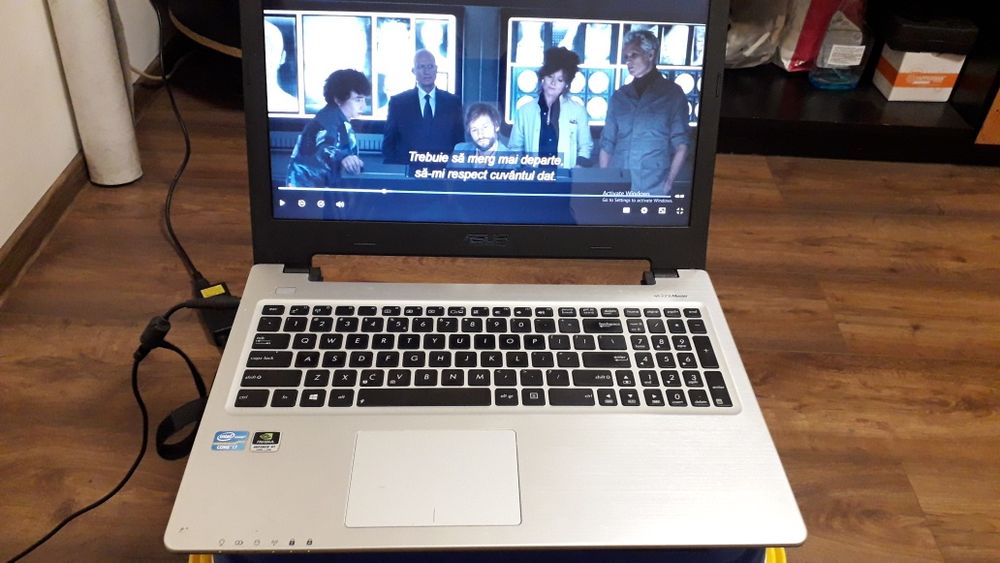 Laptop Asus k 56cm
