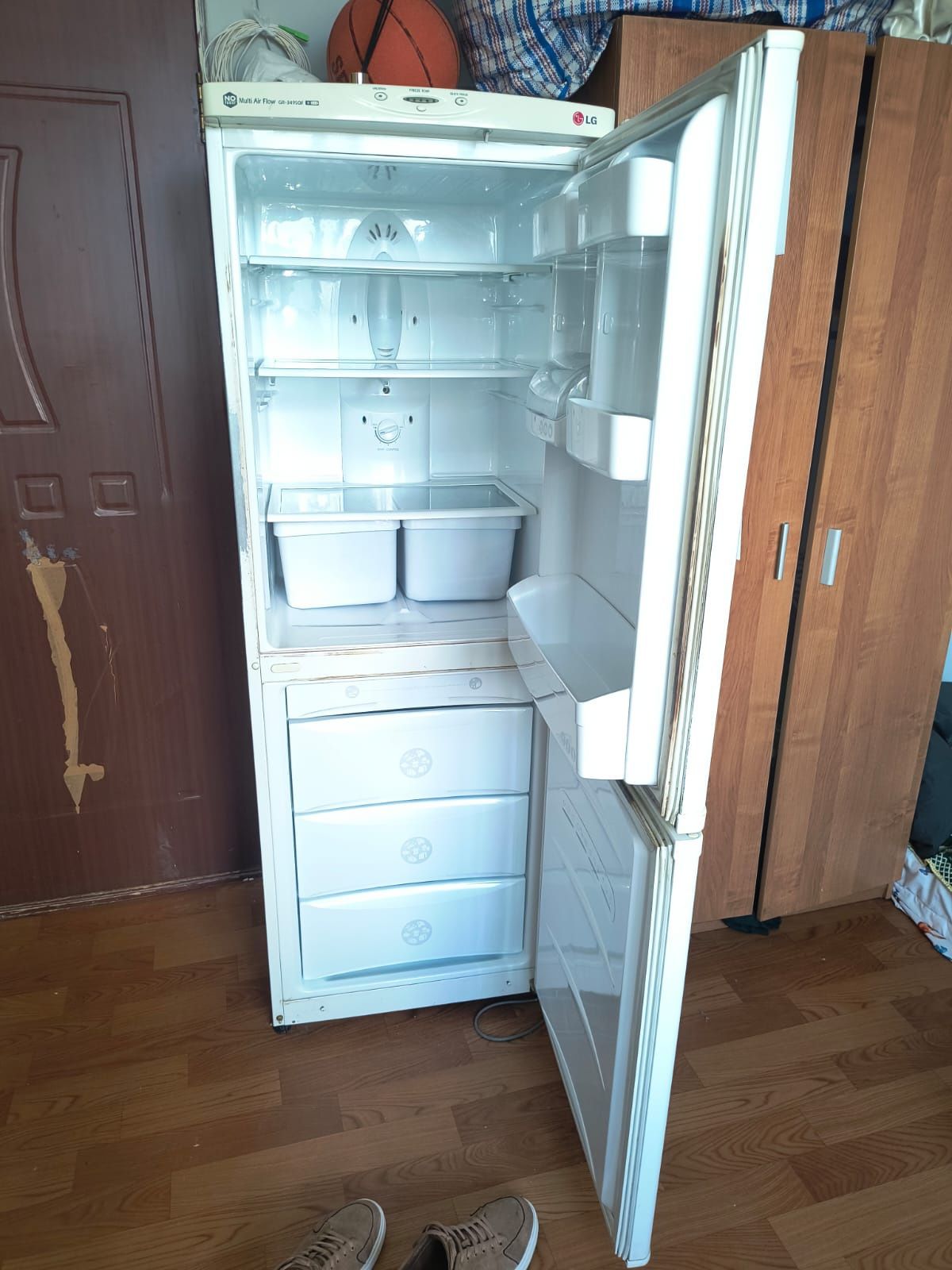 Холодильник Продается
