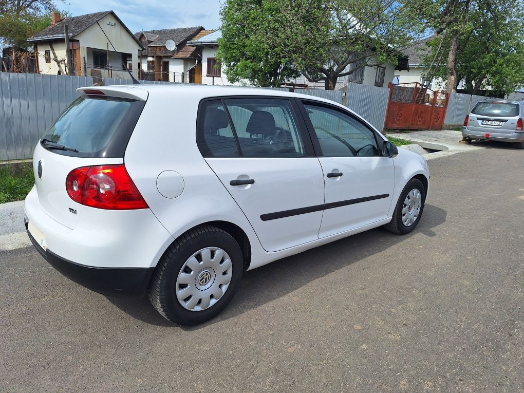 Vând vw golf 5 1,9tdi 2009