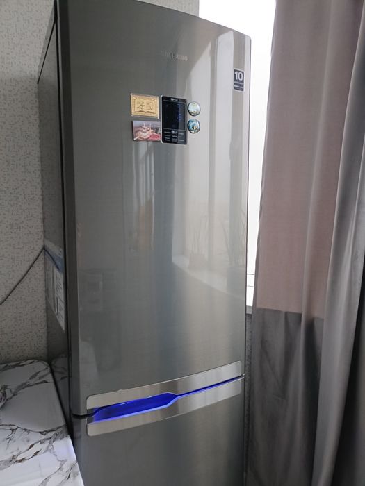 Холодильник Самсунг отличный