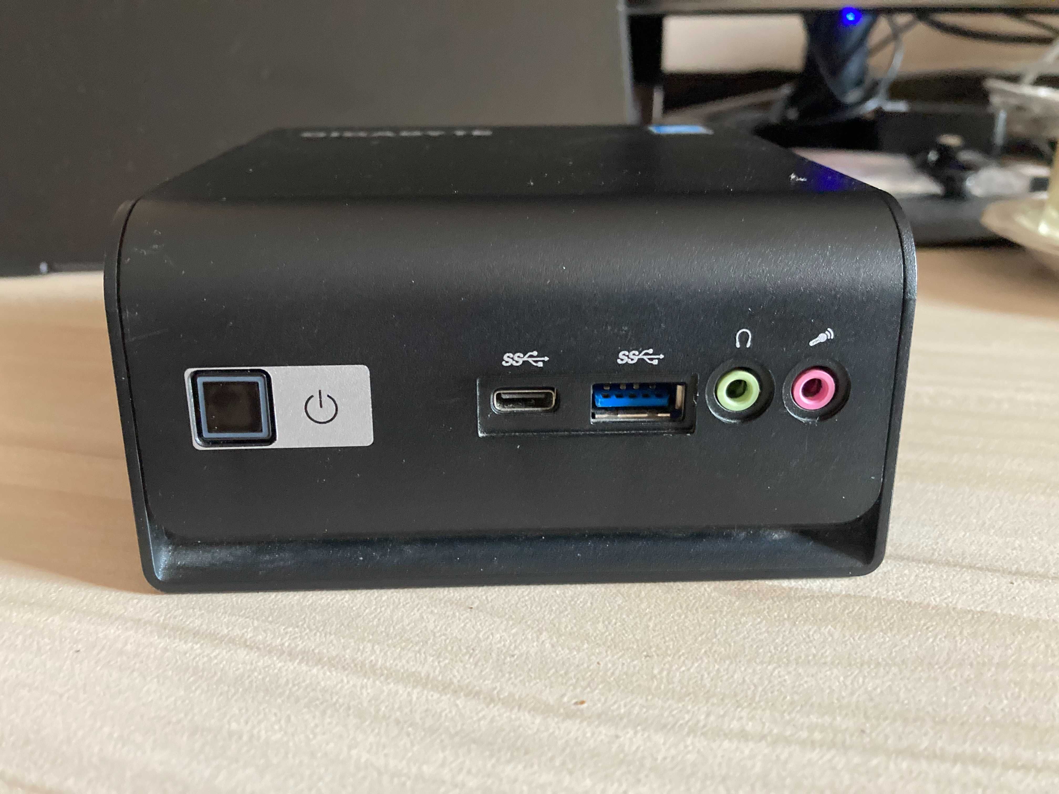 Продавам мини PC Gigabyte Brix GB-BMPD-6005