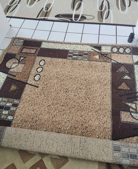 Килими в отлично състояние неразличими от нови