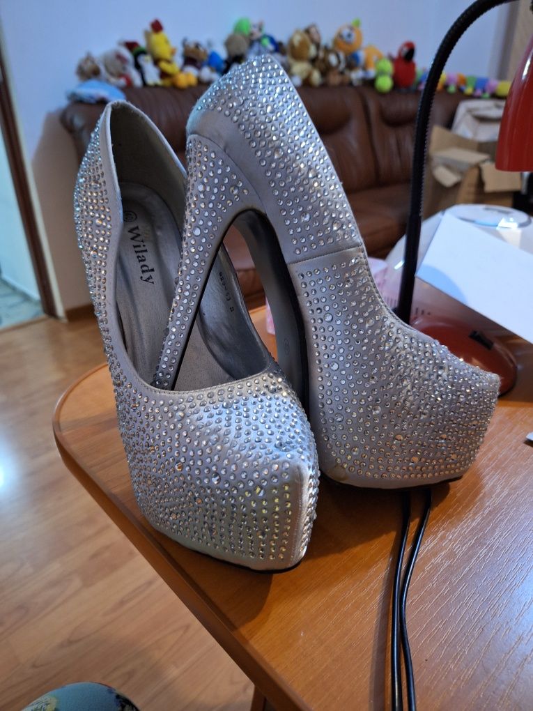 Pantofi dama eleganti cu pietricele