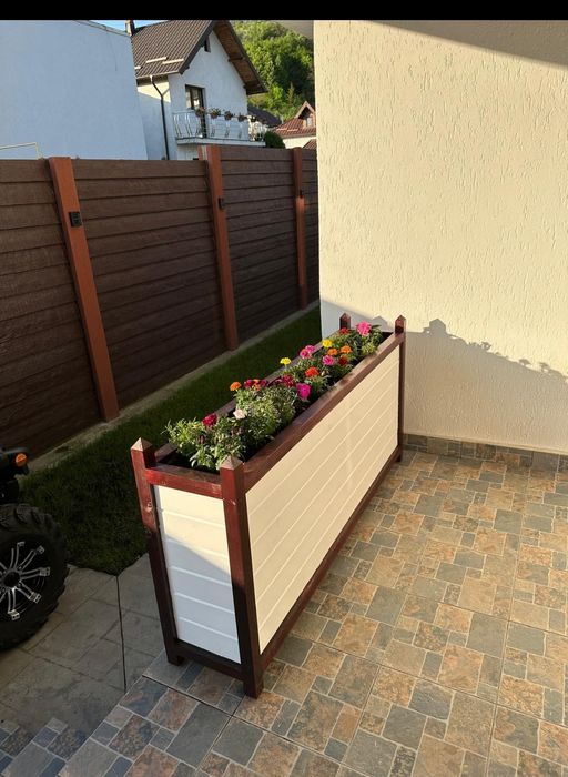 Jardinieră din lemn la comandă – design natural și realizată manual