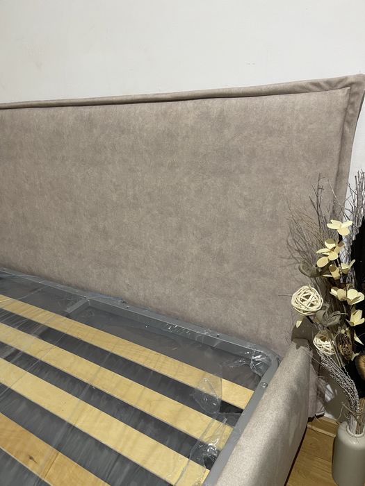 Pat tapitat cu somiera rabatabila