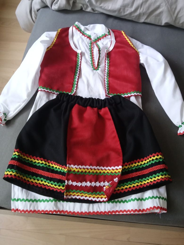 Детско костюмче за лазарки за6-7 г