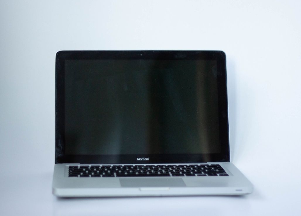 MacBook 13” (2008) – Funcțional –