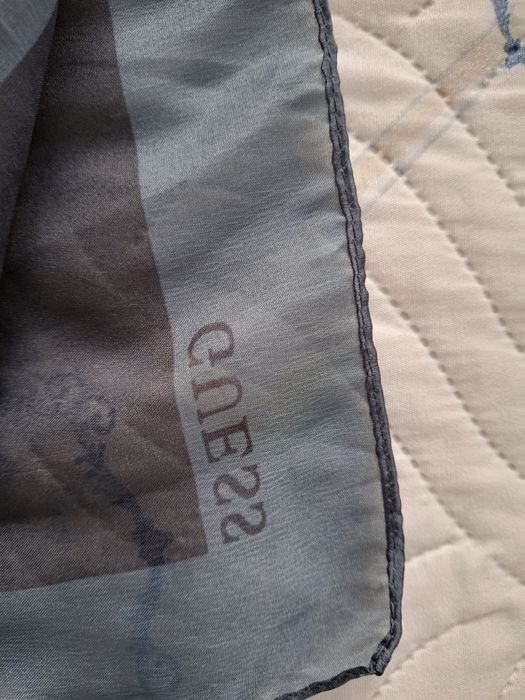 Дамски шал Guess