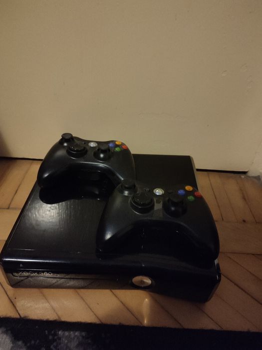 Xbox 360 S 250GB + Jocuri