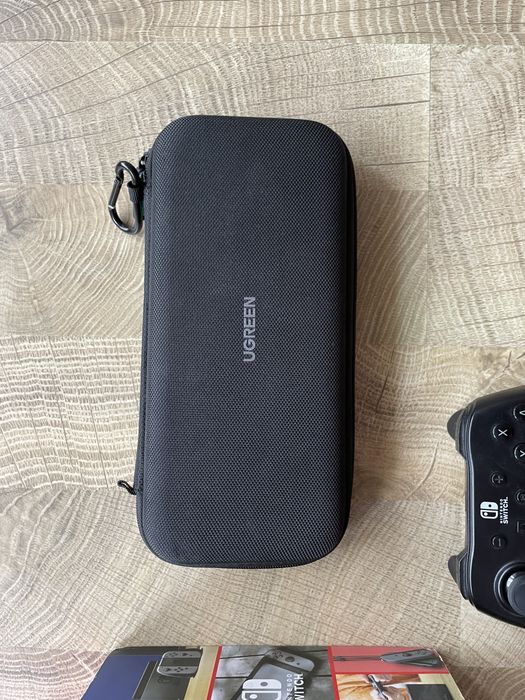 Nintendo switch negru v2 cu husa ti hardshell si controller nintendo