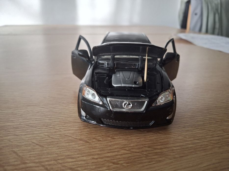 Lexus IS 350 1/24