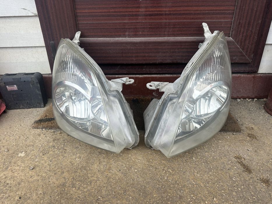 Фар/Фарове за Тойота Корола Версо 2001-2004г!