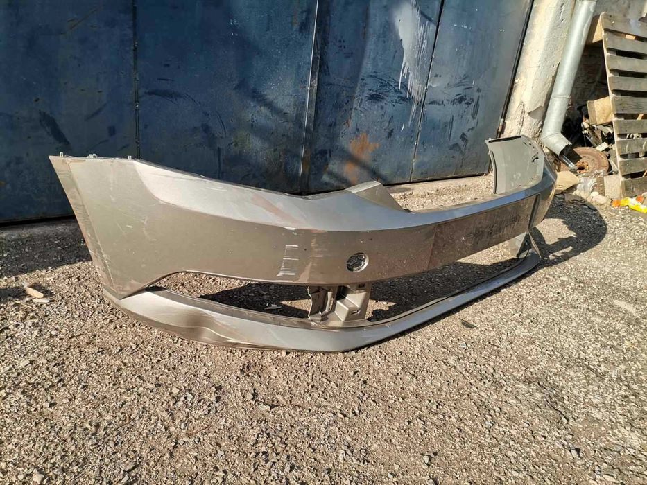 Предна броня налична е и решетката SHKODA FABIA 2015