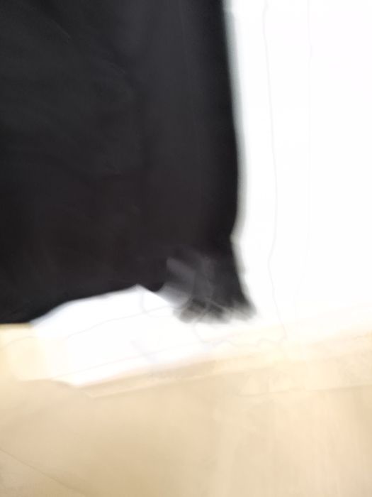 Сатенена черна риза с пера