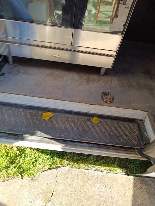 Професионална готварска печка – 2 фурни + 5 газови котлона! 

Мощ