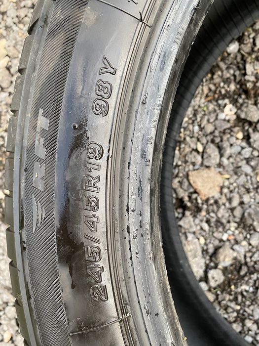 Vând cauciucurii BMW/Mercedes pe două lățimi