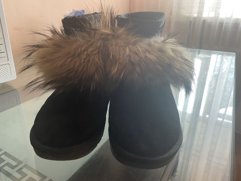 Ugg натуралка снаружи и внутри сверху мех енот