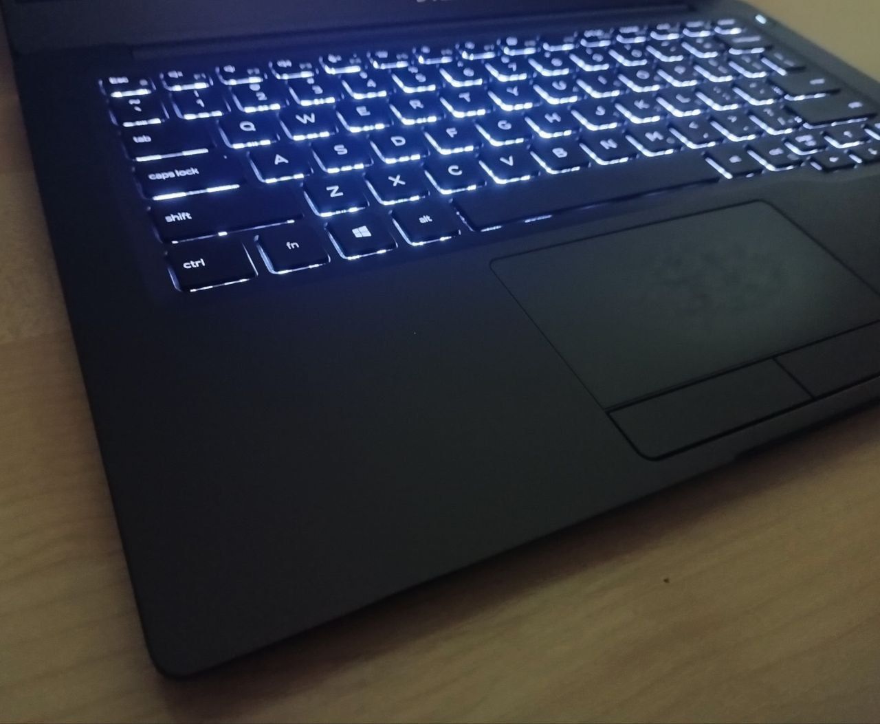 DELL Latitude 7400 14" IPS FullHD/ CORE i7-8665U/ 8GB DDR4/ 256GB NVMe