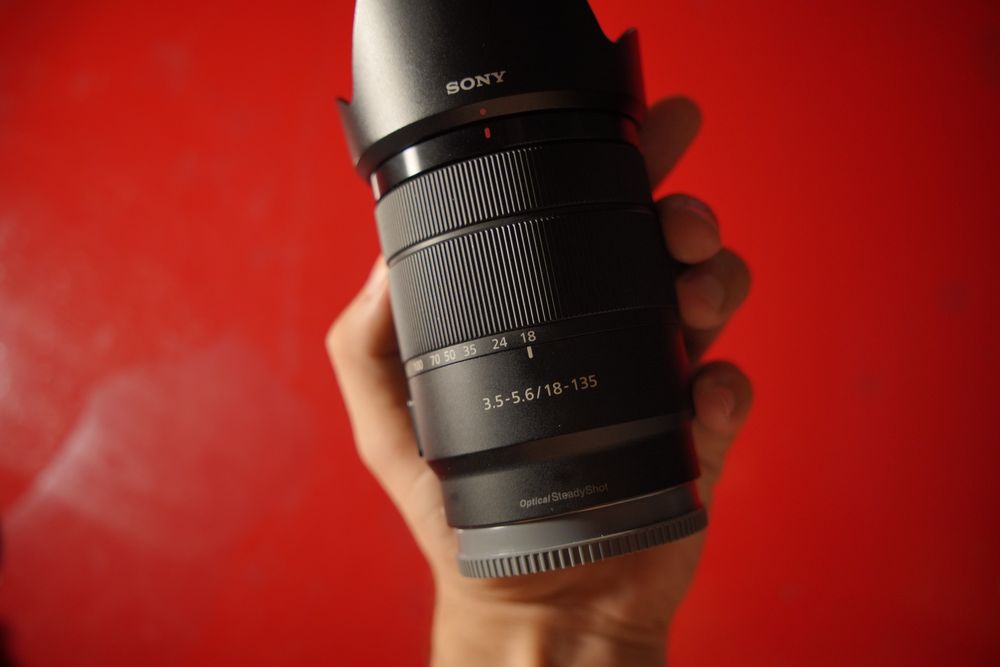 Sony 18-135 mm AF, OSS yangi holatda