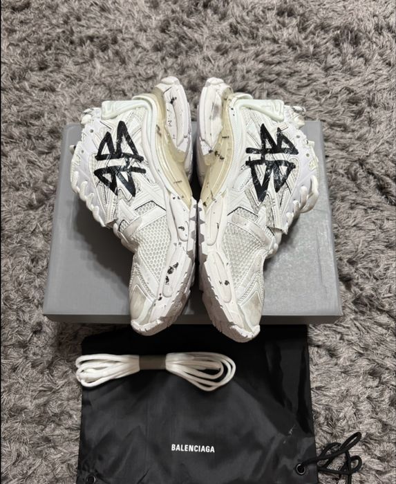 Balenciaga runner graffiti