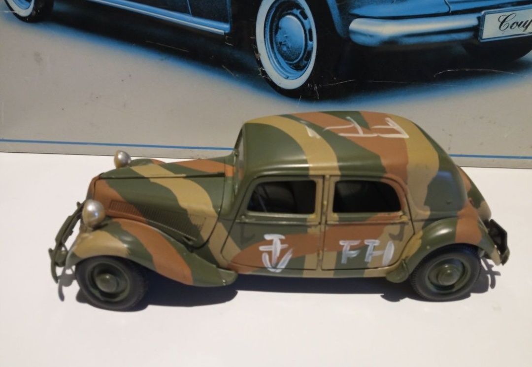 Army Citroen 15CV macheta auto scara 1:18 maisto