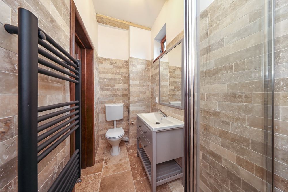 PROPRIETAR vand casa SINGUR în CURTE in Centru vechi