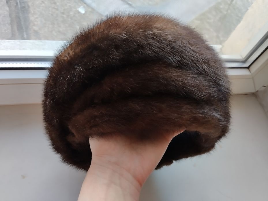 Продам шапку женскую размер 56