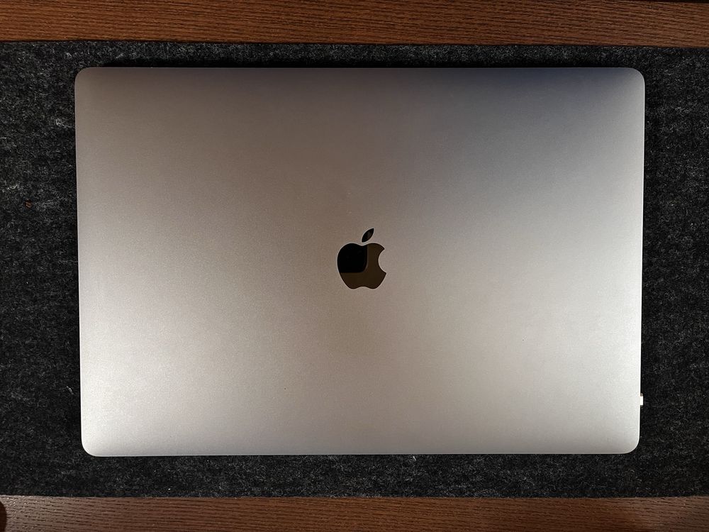 Macbook pro 16 i9 2.4 Ghz- 32GB - 512 SSD