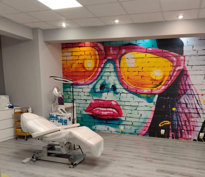 Inchiriez punct de lucru  in salon central si modern!
